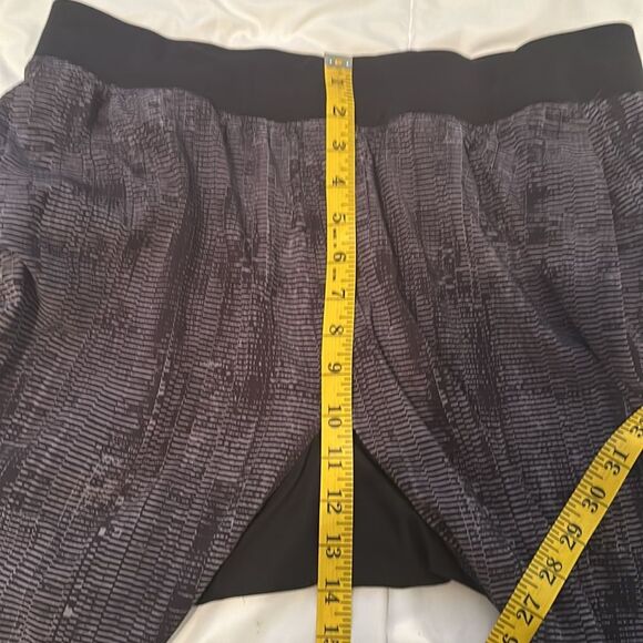 Lululemon T.H.E. Short 9" Linerless, Size XL - Picture 9 of 10